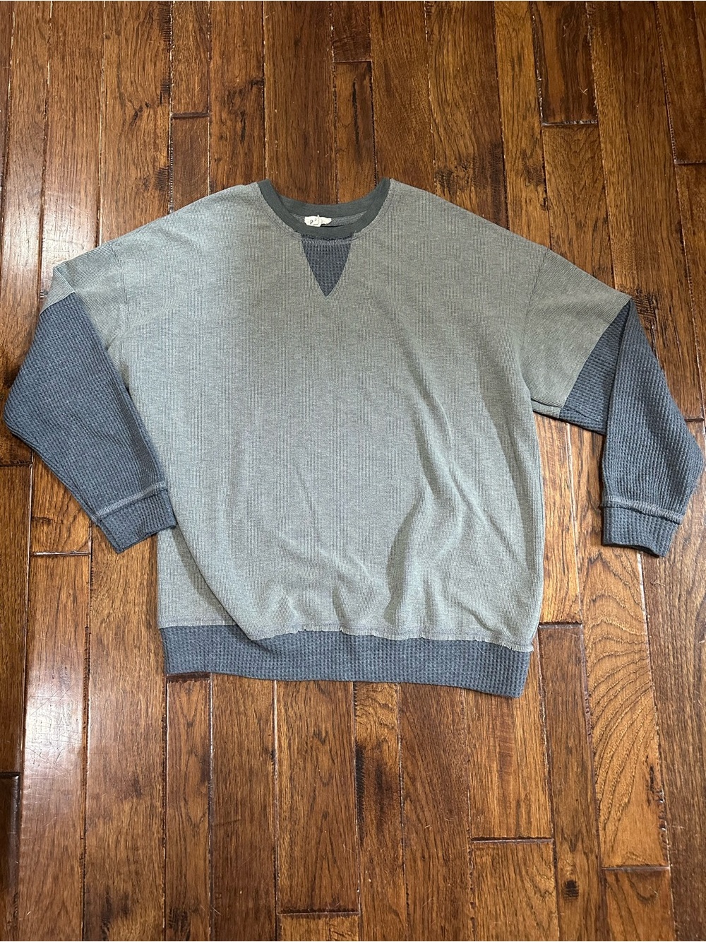 POL Women’s Waffle Knit Two-Tone Gray Crewneck Sweatshirt